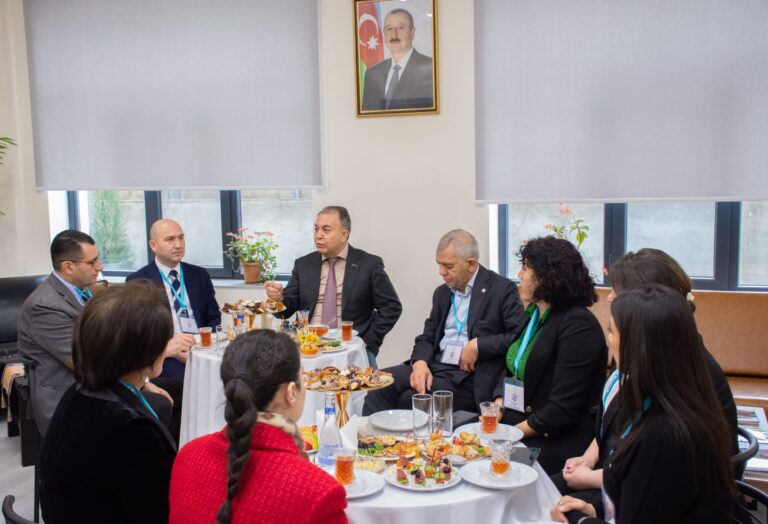 Khazar MAFİ-nin koordinatoru Dünya Məktəbində 21 fevral Beynəlxalq Ana dili Gününə həsr edilmiş  “Ana Dilim və Türk Dövlətləri” adlı tədbirdə iştirak edib